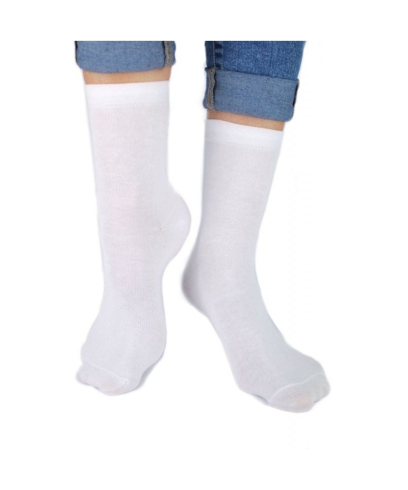 E-shop Noviti SB 005 U 01 bílé Dámské ponožky
